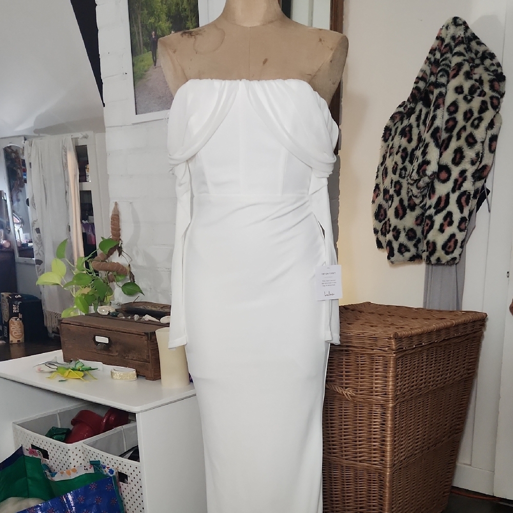 Elegant White Strapless Dress